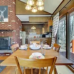 Cozy Pocono Lake Cottage With Fire Pit And Ping Pong!