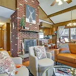 Cozy Pocono Lake Cottage With Fire Pit And Ping Pong!